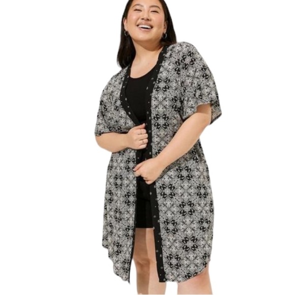 torrid Tops - Torrid Challis Dolman Shirttail Kimono Size 1
